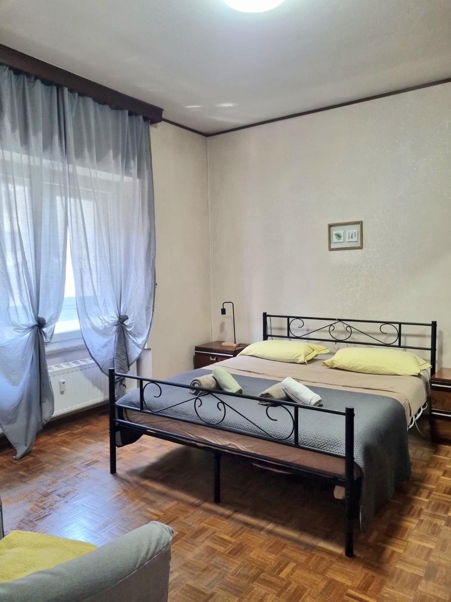 Apartamento Ultimo Piano Con Parcheggio Trieste Exterior foto
